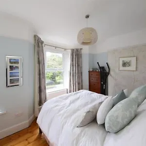 Perfectly Positioned Pad Cardiff