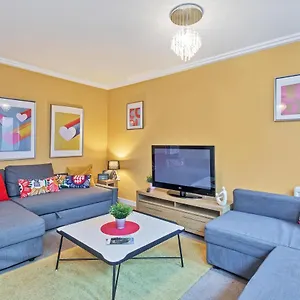 Brighton's Best Big House 1 - By My Getaways , Brighton United Kingdom