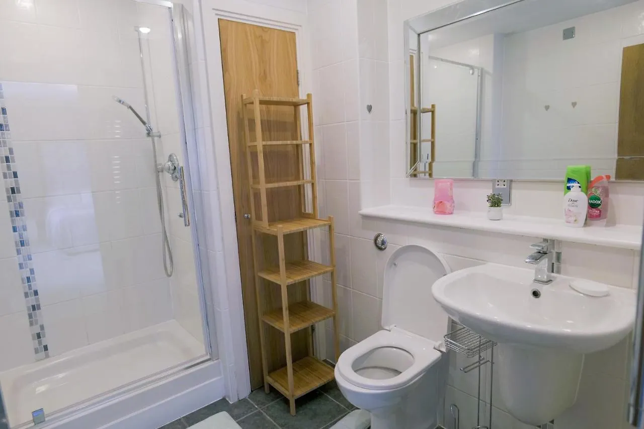 Stunning 2-Bedroom Apartment In Cardiff Bay W/Gym