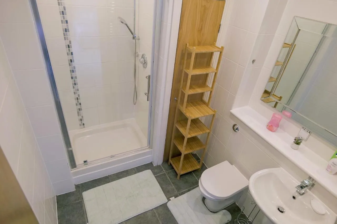 Stunning 2-Bedroom Apartment In Cardiff Bay W/Gym